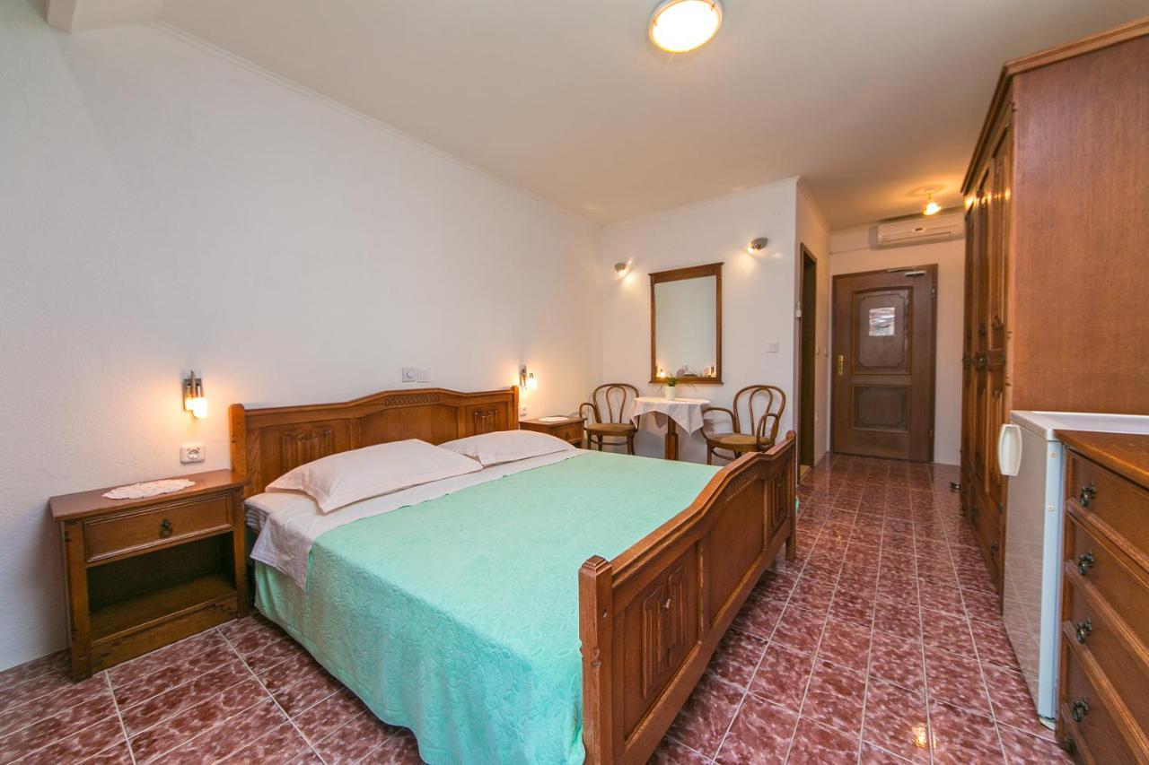 Adria Brela Apartments Buitenkant foto